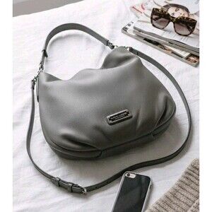 Marc Jacobs Classic Q Hillier Grey Pebbled Leather Hobo Crossbody Bag EUC